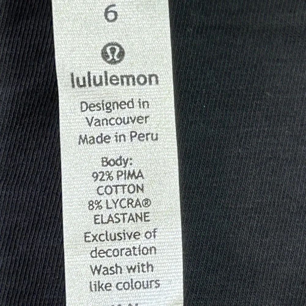 NWOT Lululemon Shirt Womens 6 Black Round Neck Stretch Ladies Tee